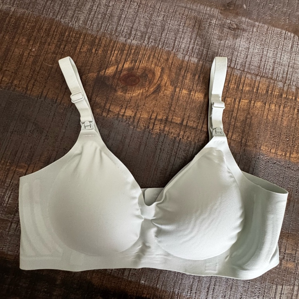 NWT Womens Nursing Bra Pale Green Size 38 XL